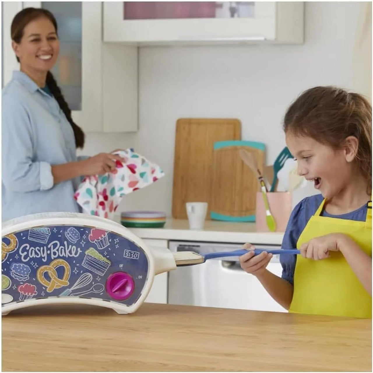 Easy Bake Oven Baking Bundle (Oven, Apron, Mitt, Chef Hat, Cookbook + More) - Easy Bake Oven.com